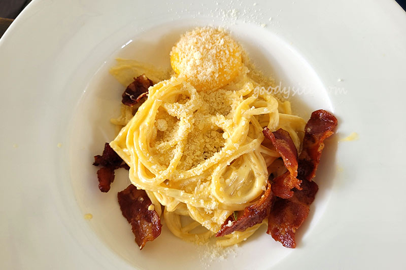 Sea Blue Restaurant ร้านอร่อย ริมทะเลที่นาจอมเทียน