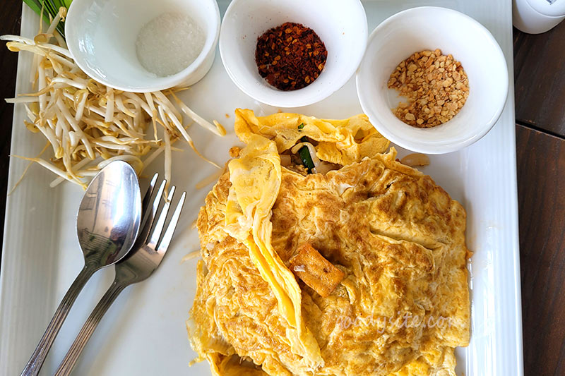 Sea Blue Restaurant ร้านอร่อย ริมทะเลที่นาจอมเทียน