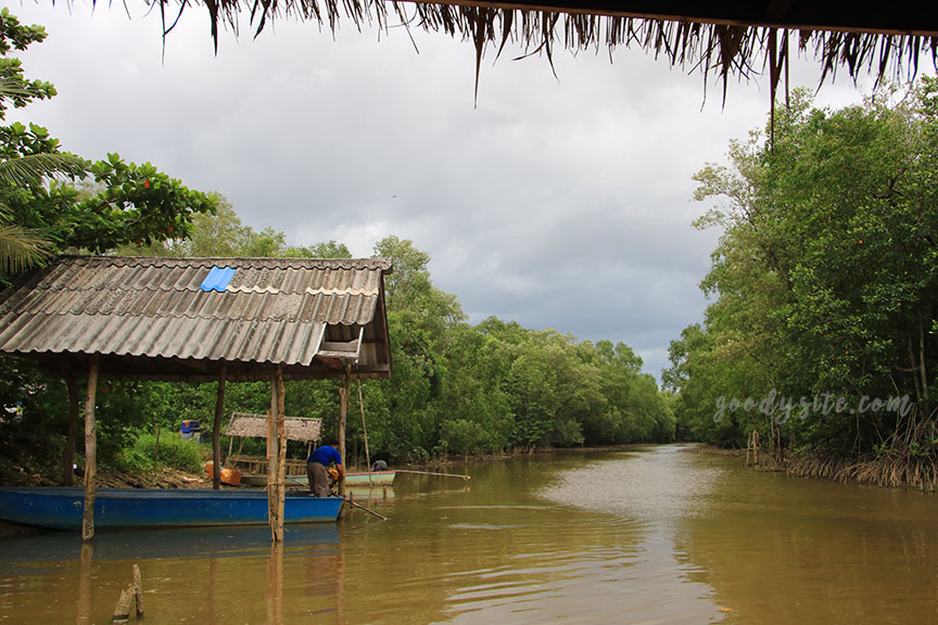 ตราด 5 บ้านท่าระแนะ กับลานตะบูน