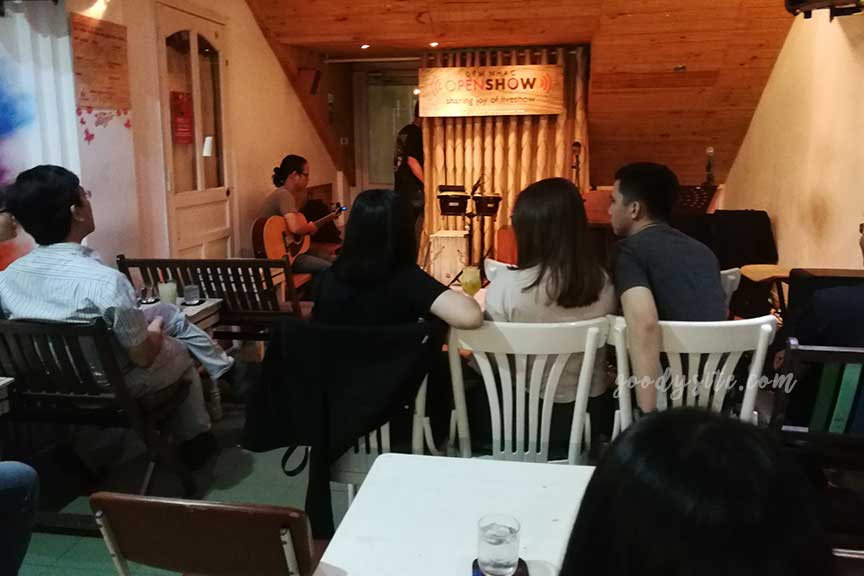 เวียดนาม 5 ฟังเพลงที่ร้าน Open Share