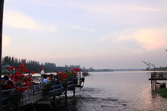 เรือนแพ ฟิชชิ่ง ปาร์ค