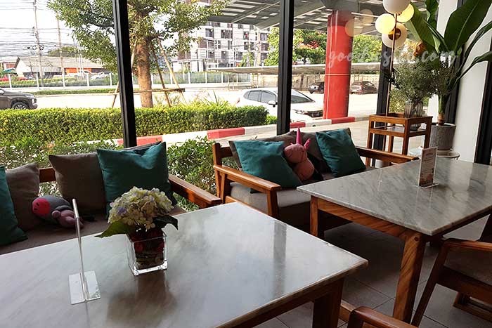 Varvana a Cafe & Bar ลาดกระบัง