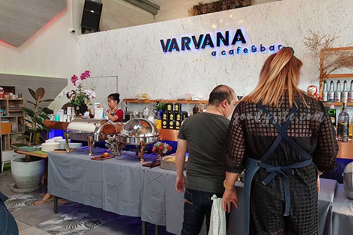 Varvana a Cafe & Bar ลาดกระบัง