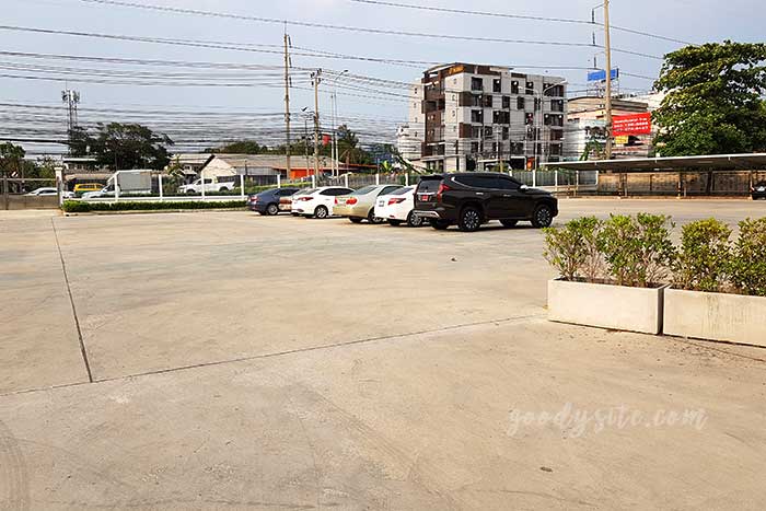 Varvana a Cafe & Bar ลาดกระบัง