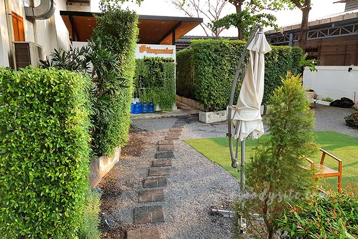 Varvana a Cafe & Bar ลาดกระบัง
