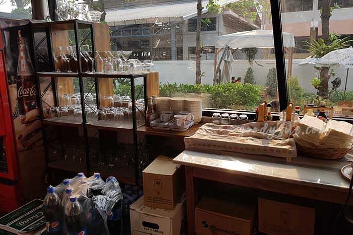 Varvana a Cafe & Bar ลาดกระบัง