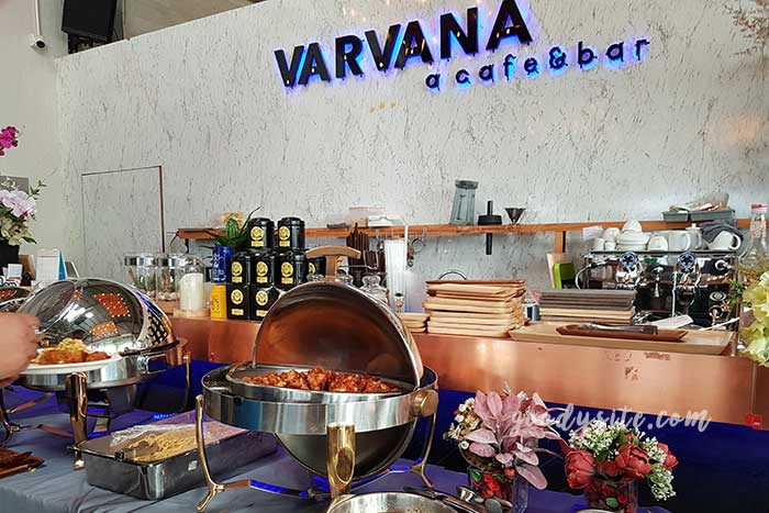 Varvana a Cafe & Bar ลาดกระบัง