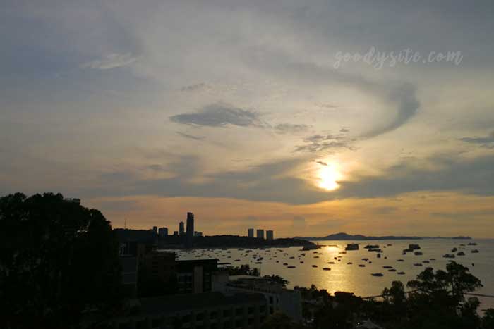 ไปเยี่ยมคุณยาย พัทยา พักที่คอนโดวิวทะเล ฟินมาก